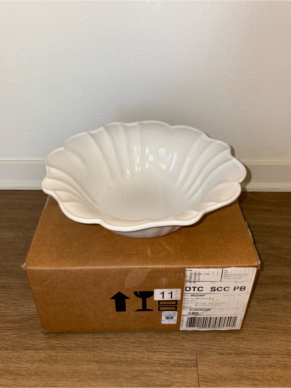 NEW in box Monique lhuillier scalloped serving bowl
